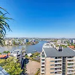 Lovely 2 Bedroom Executive Apartment